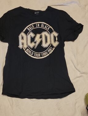 AC/DC "Back in Black" Graphic Tee - Black 1980